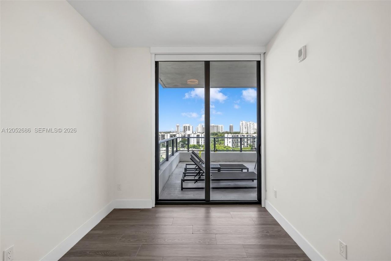 2960 NE 207th St , Unit 811, Aventura, FL 33180 Photo