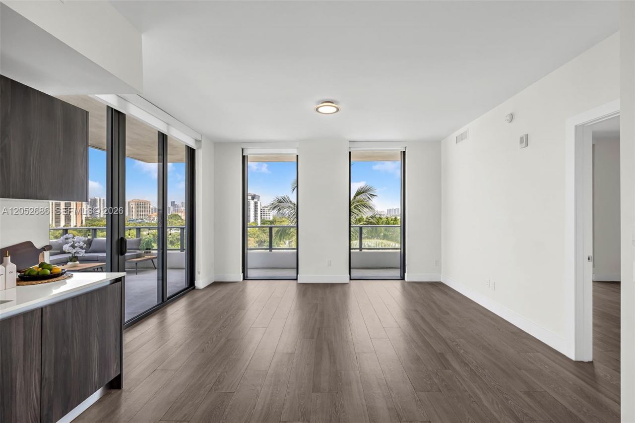 2960 NE 207th St , Unit 811, Aventura, FL 33180 Photo