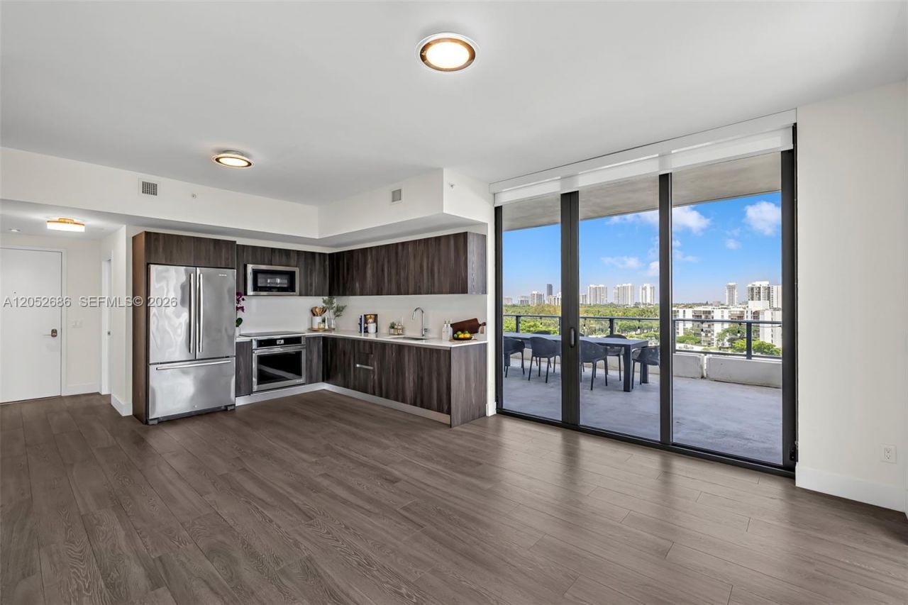 2960 NE 207th St , Unit 811, Aventura, FL 33180 Photo