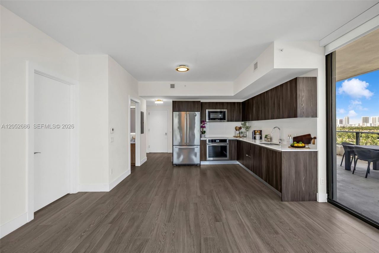 2960 NE 207th St , Unit 811, Aventura, FL 33180 Photo