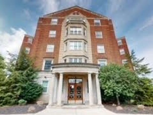 13800 Fairhill Road , Unit 111, Shaker Heights, OH 44120