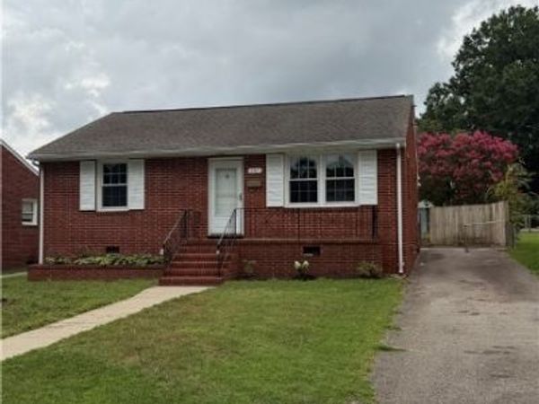 207 Mac Arthur Avenue , Colonial Heights, VA 23834