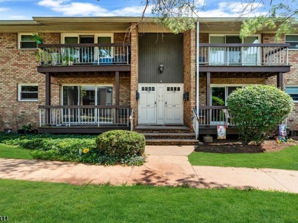 38 Deanna Dr, Hillsborough, NJ 08844