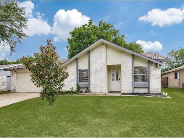 5913 Maple Lane , Rowlett, TX 75089