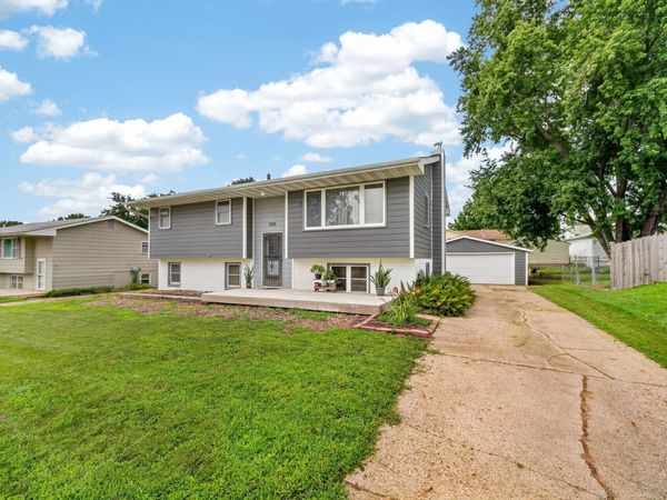 1301 Meadow Drive, Norwalk, IA 50211