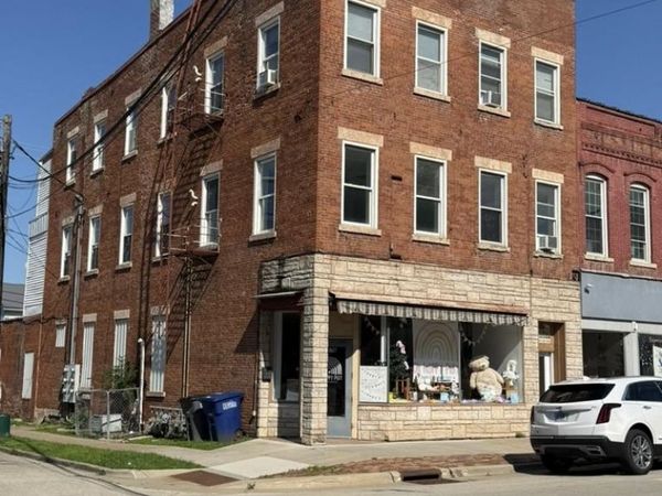 1876 Central Avenue, Dubuque, IA 52001