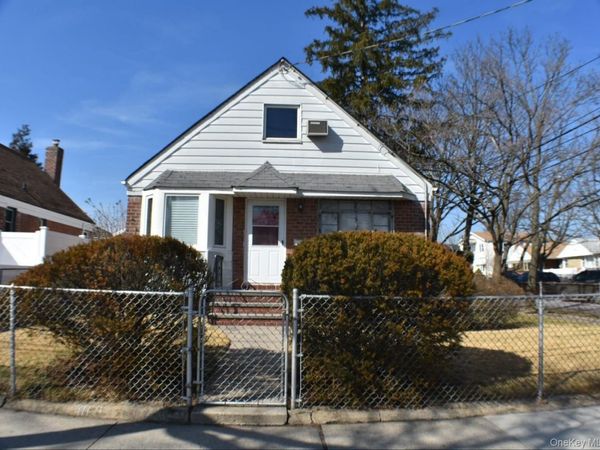 259-19 80 Avenue , Glen Oaks, NY 11004
