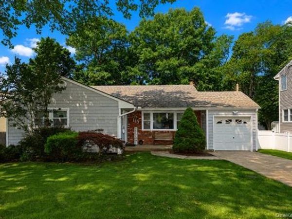113 Iceland Drive , South Huntington, NY 11746