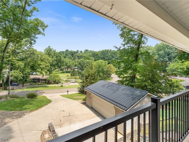 155 Cheyenne Trail, Malvern, OH 44644 Photo 2