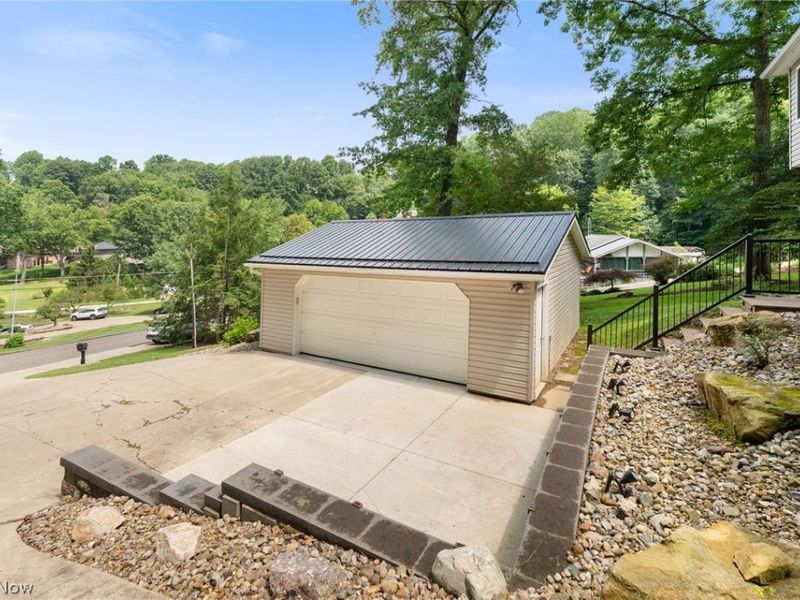 155 Cheyenne Trail, Malvern, OH 44644 Photo 3
