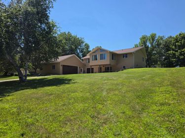7126 196th Avenue NE, New London, MN 56273