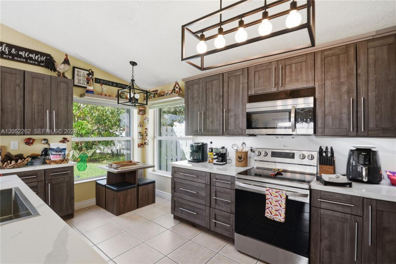 13341 SW 19th St, Miramar, FL 33027 Photo