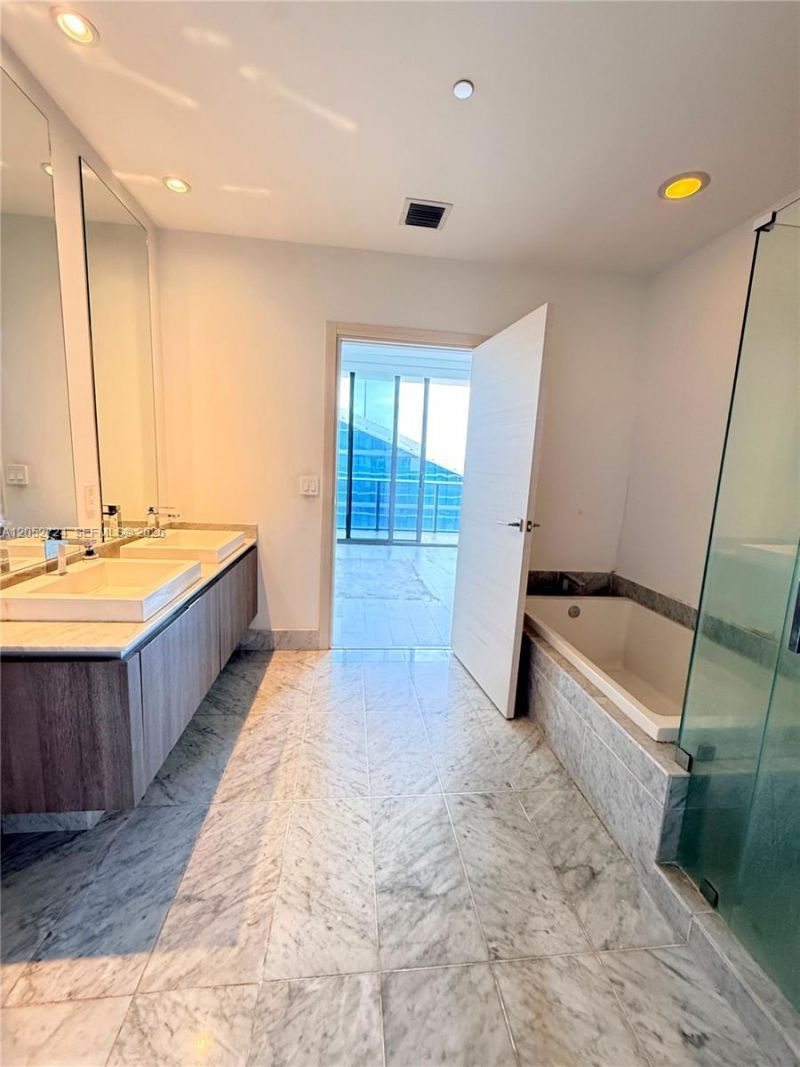801 S Miami Ave , Unit 5108, Miami, FL 33130 Photo