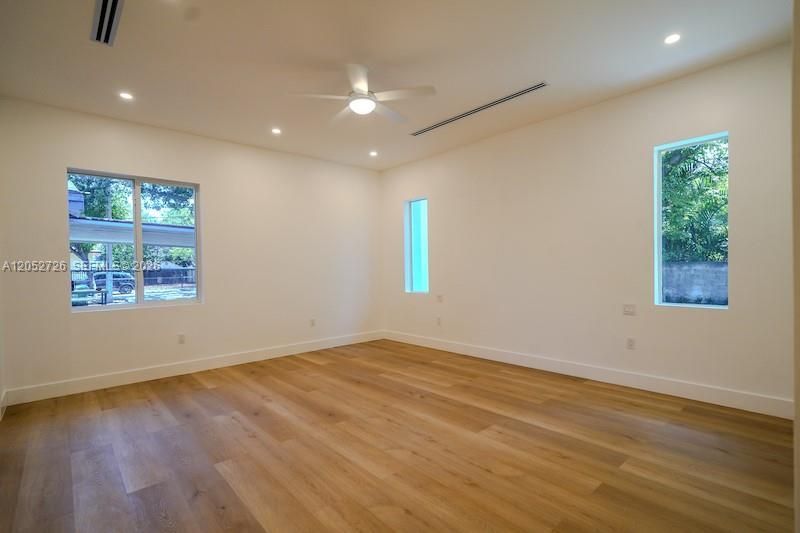 112 NW 24th Ct , Miami, FL 33125 Photo