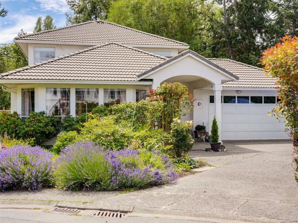 1395 Epsom Close , Saanich, BC V8P 5S8