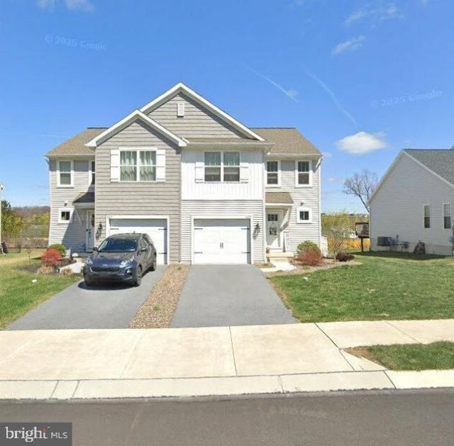 425 Smokering Drive, Robesonia, PA 19551 Main Photo