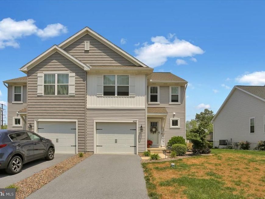 425 Smokering Drive, Robesonia, PA 19551 Main Photo