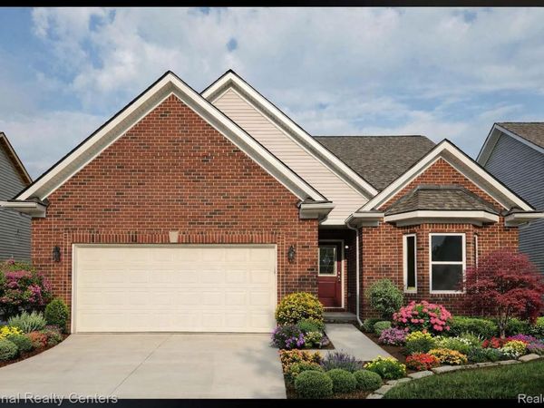 390 Devonshire Drive, Unit 27, Lapeer, Mi 48446
