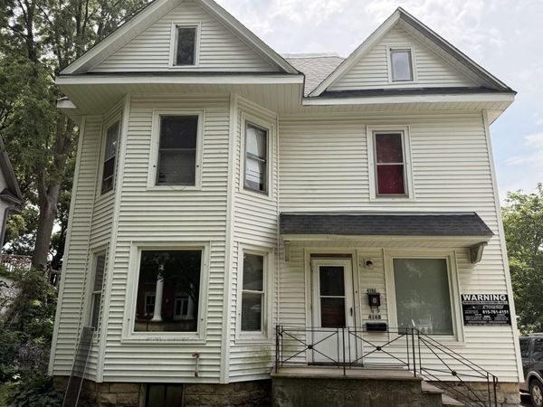 416 College Avenue , Unit 1, DeKalb, IL 60115
