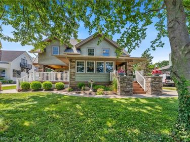 25021 Lakeview Drive, Bay Village, OH 44140