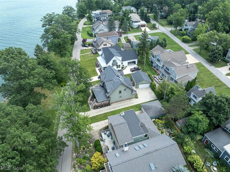 25021 Lakeview Drive, Bay Village, OH 44140 Photo 2