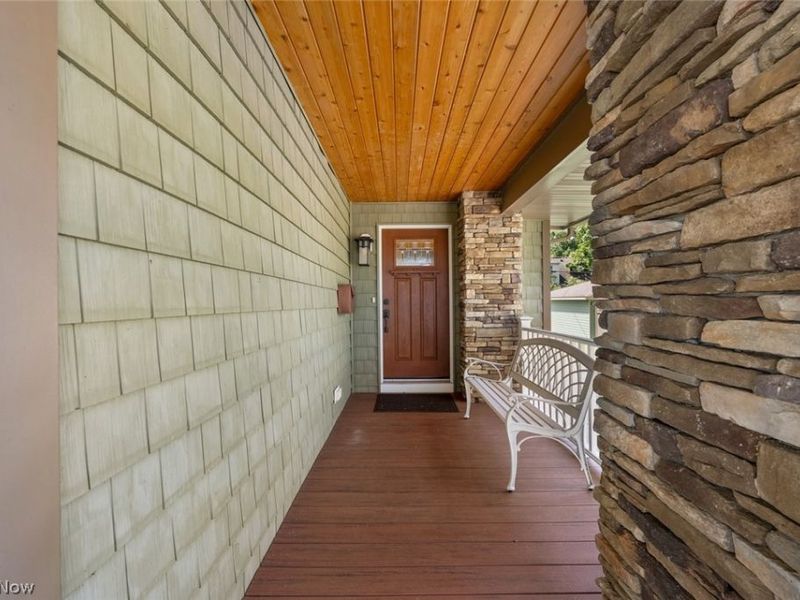 25021 Lakeview Drive, Bay Village, OH 44140 Photo 4