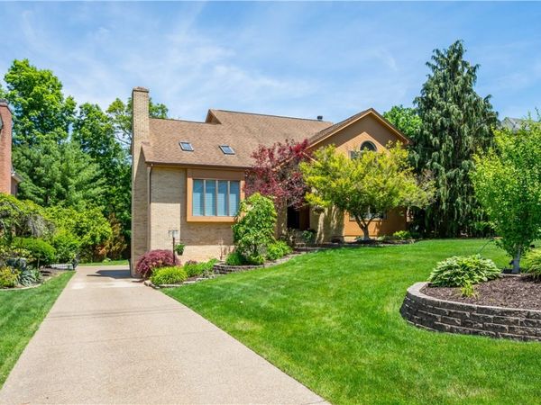 717 Stonegate Drive, Oakdale, PA 15071