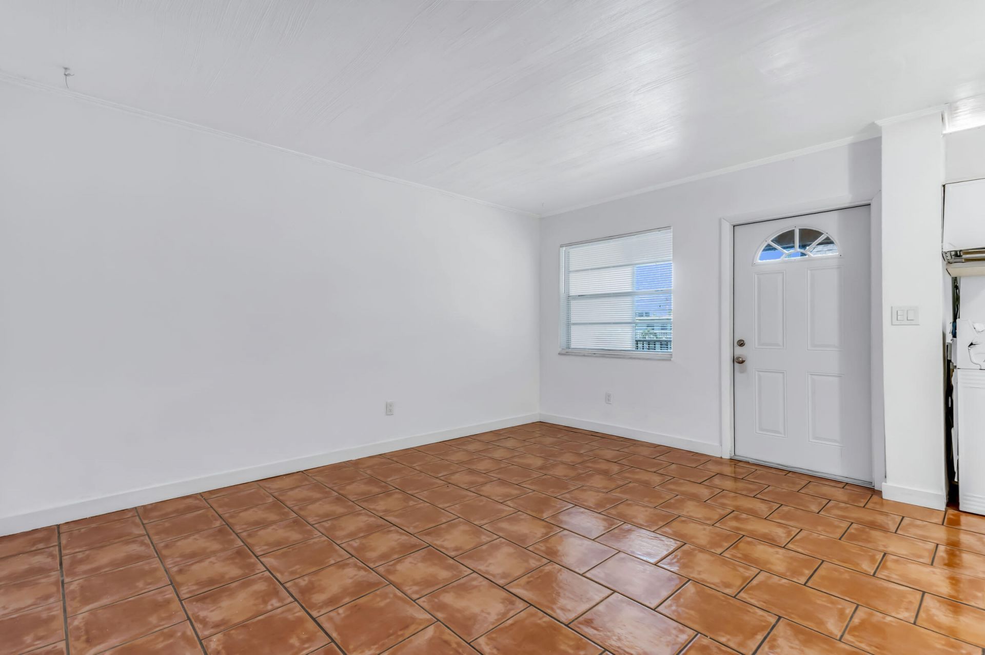 421 NE 1st Street, Unit 204, Hallandale Beach, FL 33009 Photo