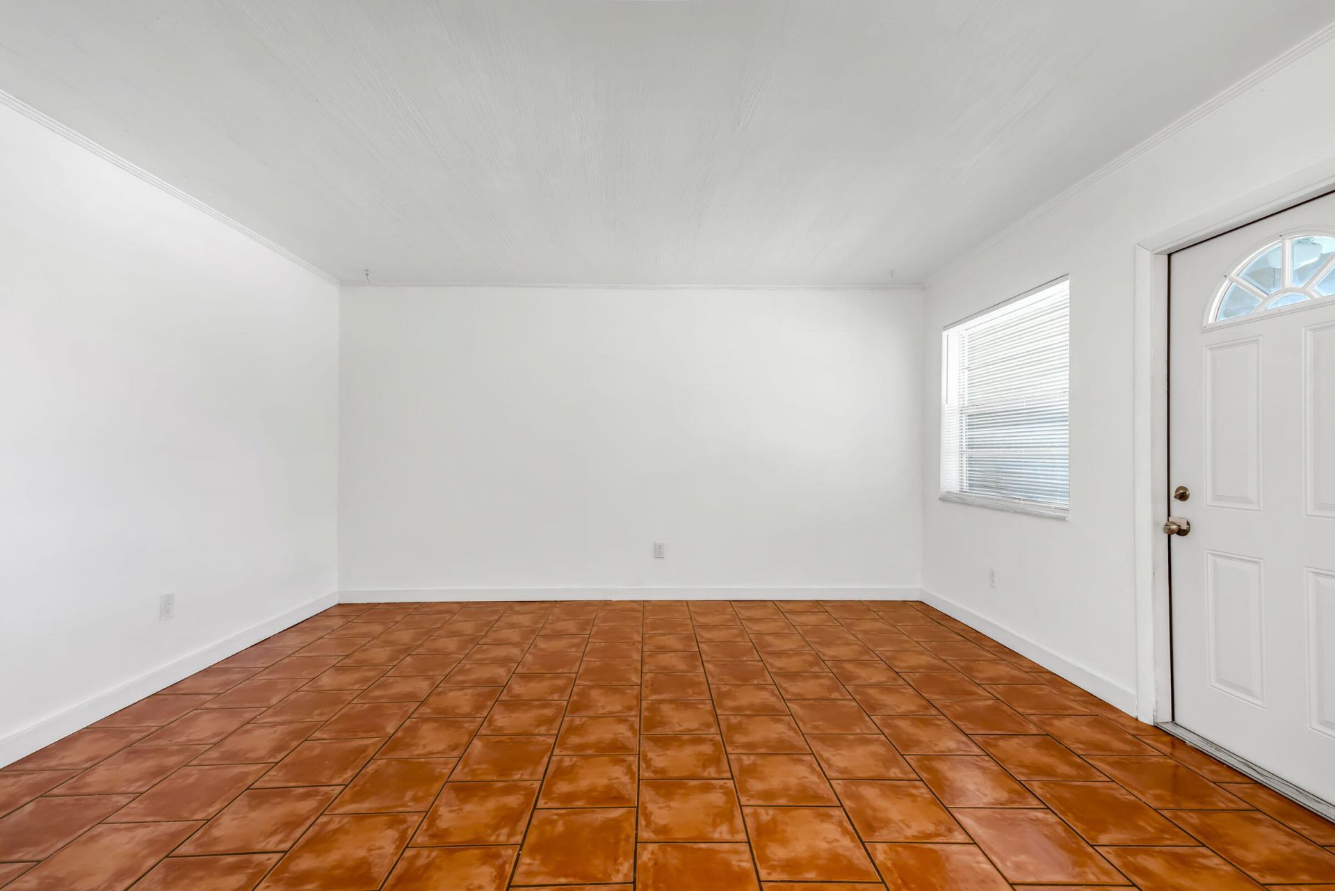 421 NE 1st Street, Unit 204, Hallandale Beach, FL 33009 Photo