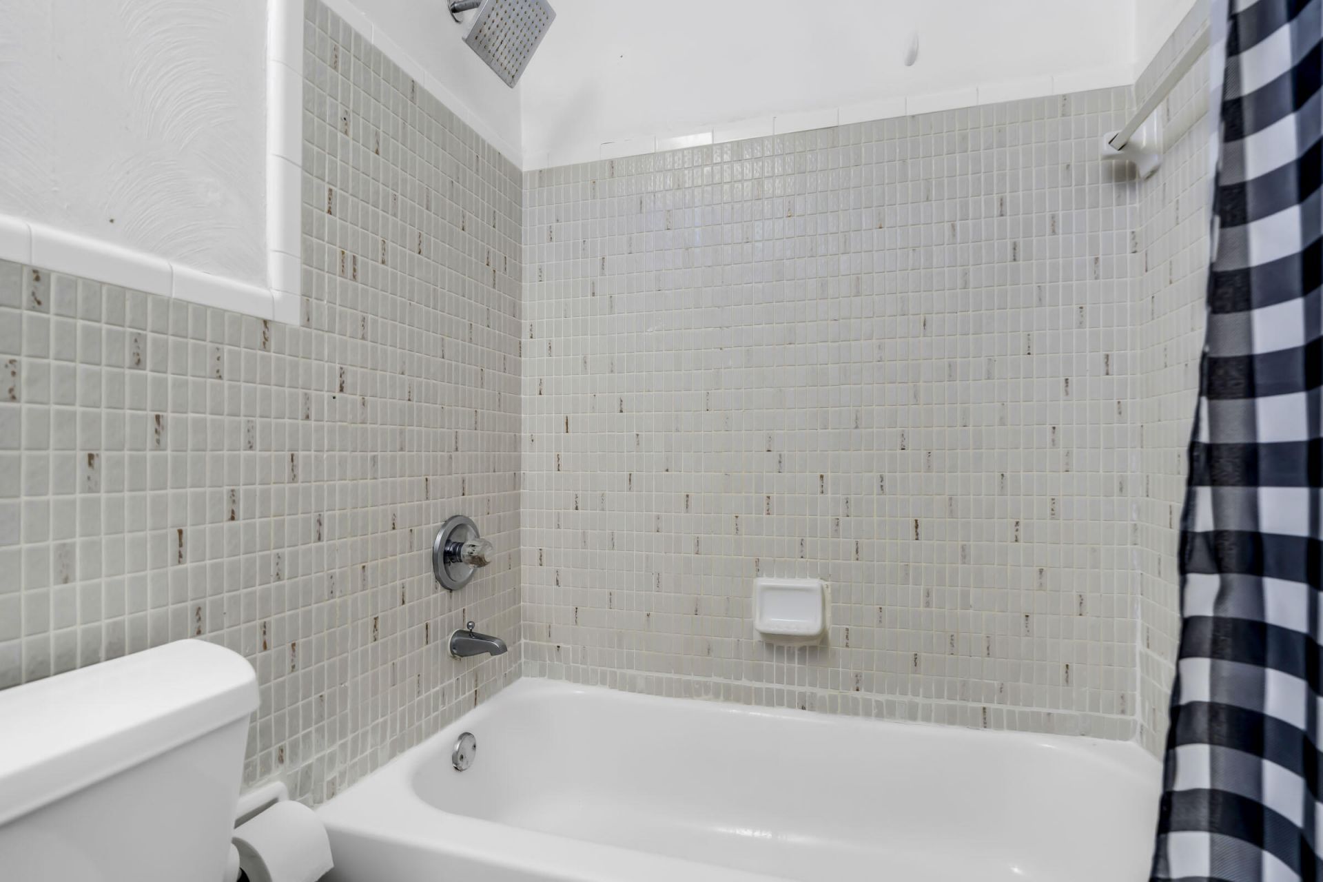 421 NE 1st Street, Unit 204, Hallandale Beach, FL 33009 Photo