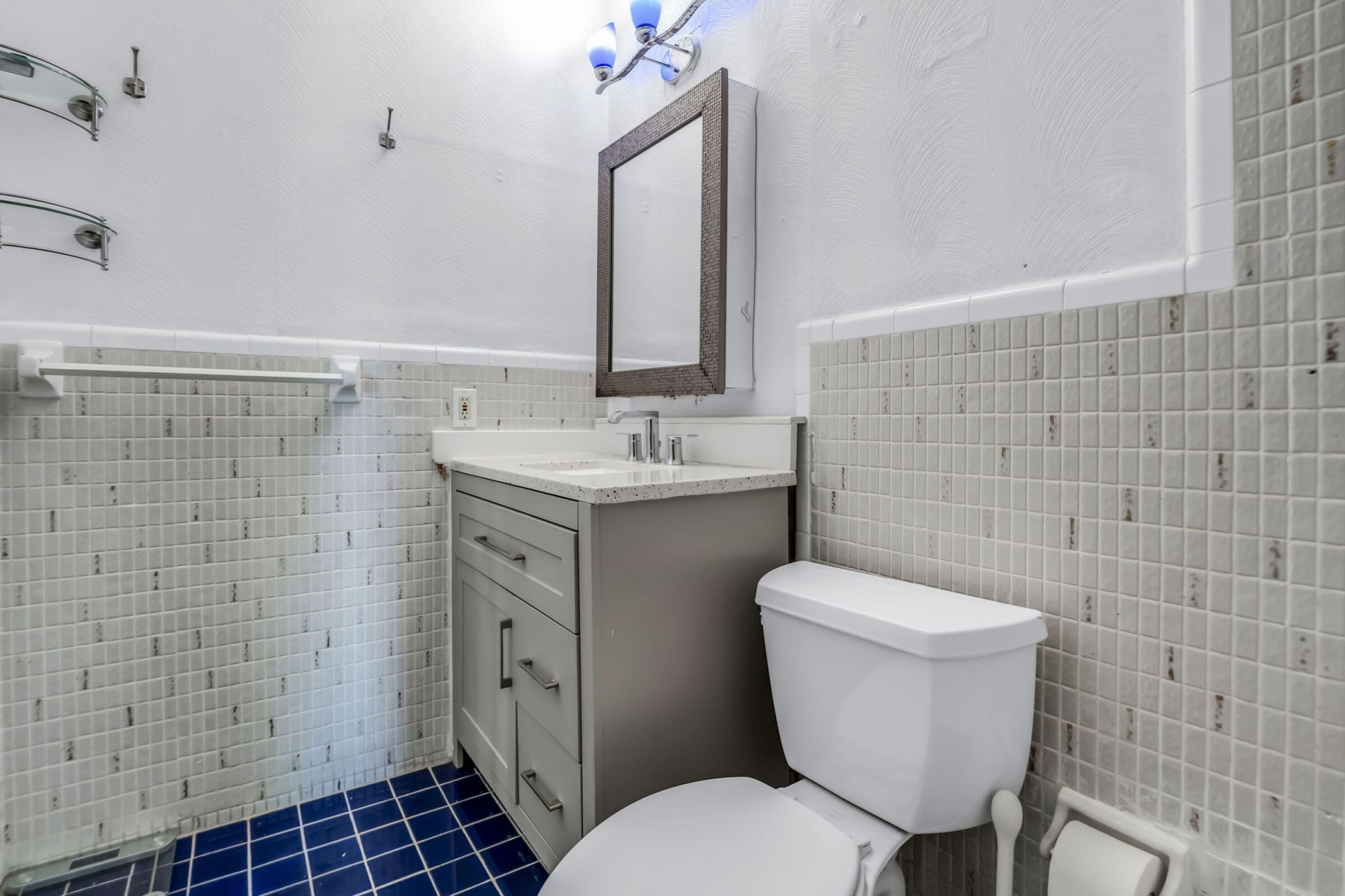 421 NE 1st Street, Unit 204, Hallandale Beach, FL 33009 Photo