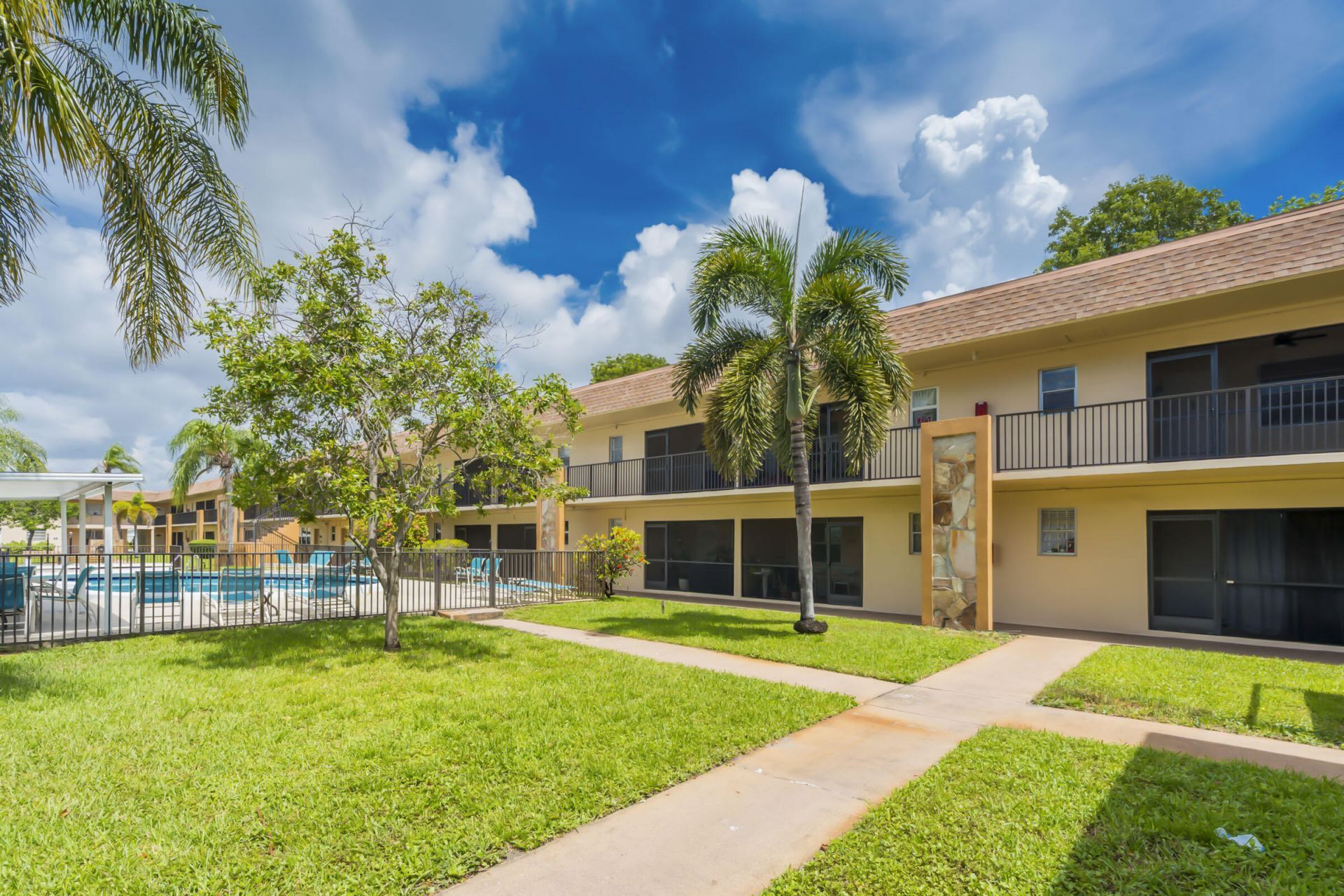 421 NE 1st Street, Unit 204, Hallandale Beach, FL 33009 Photo