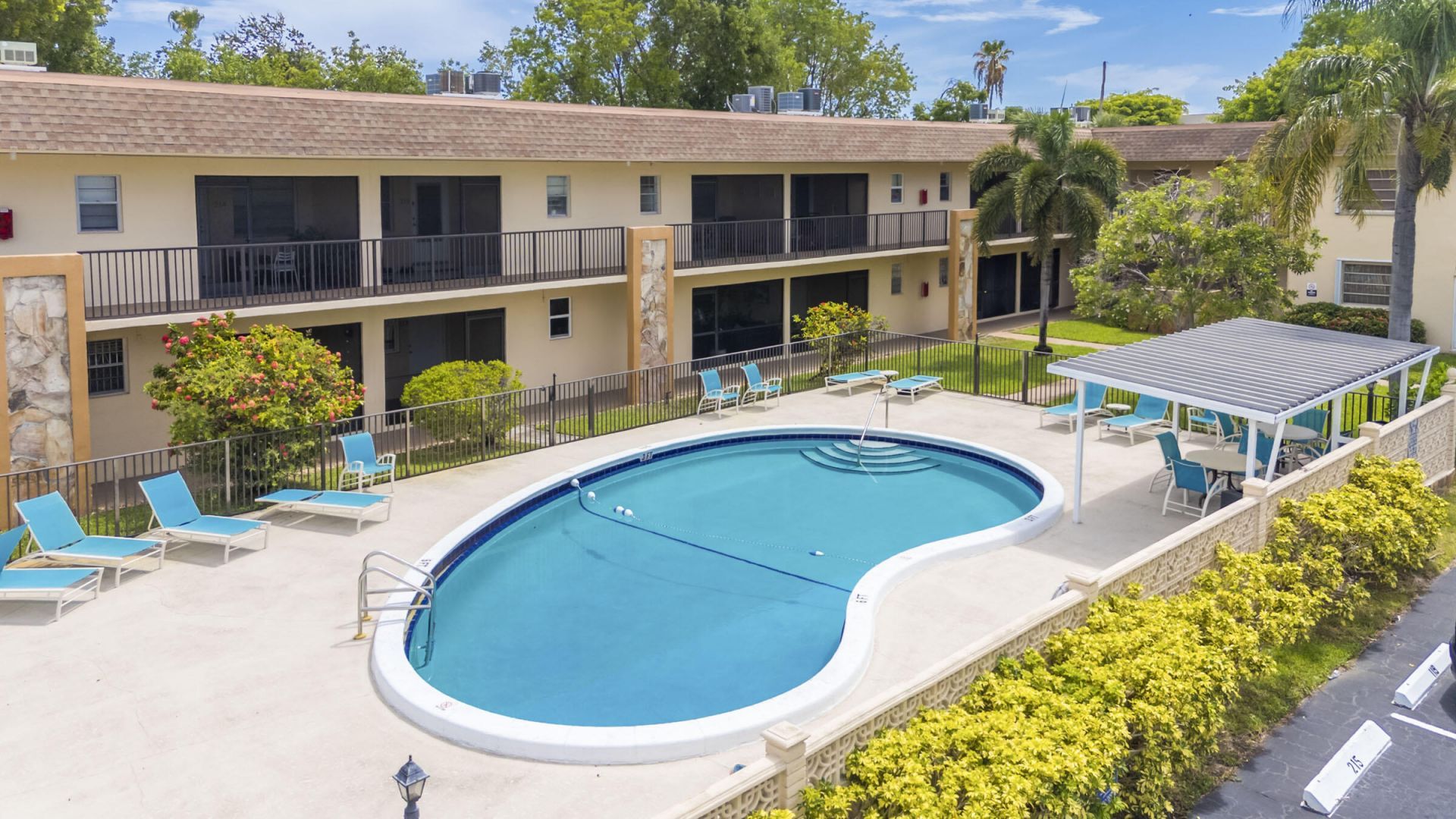 421 NE 1st Street, Unit 204, Hallandale Beach, FL 33009 Photo