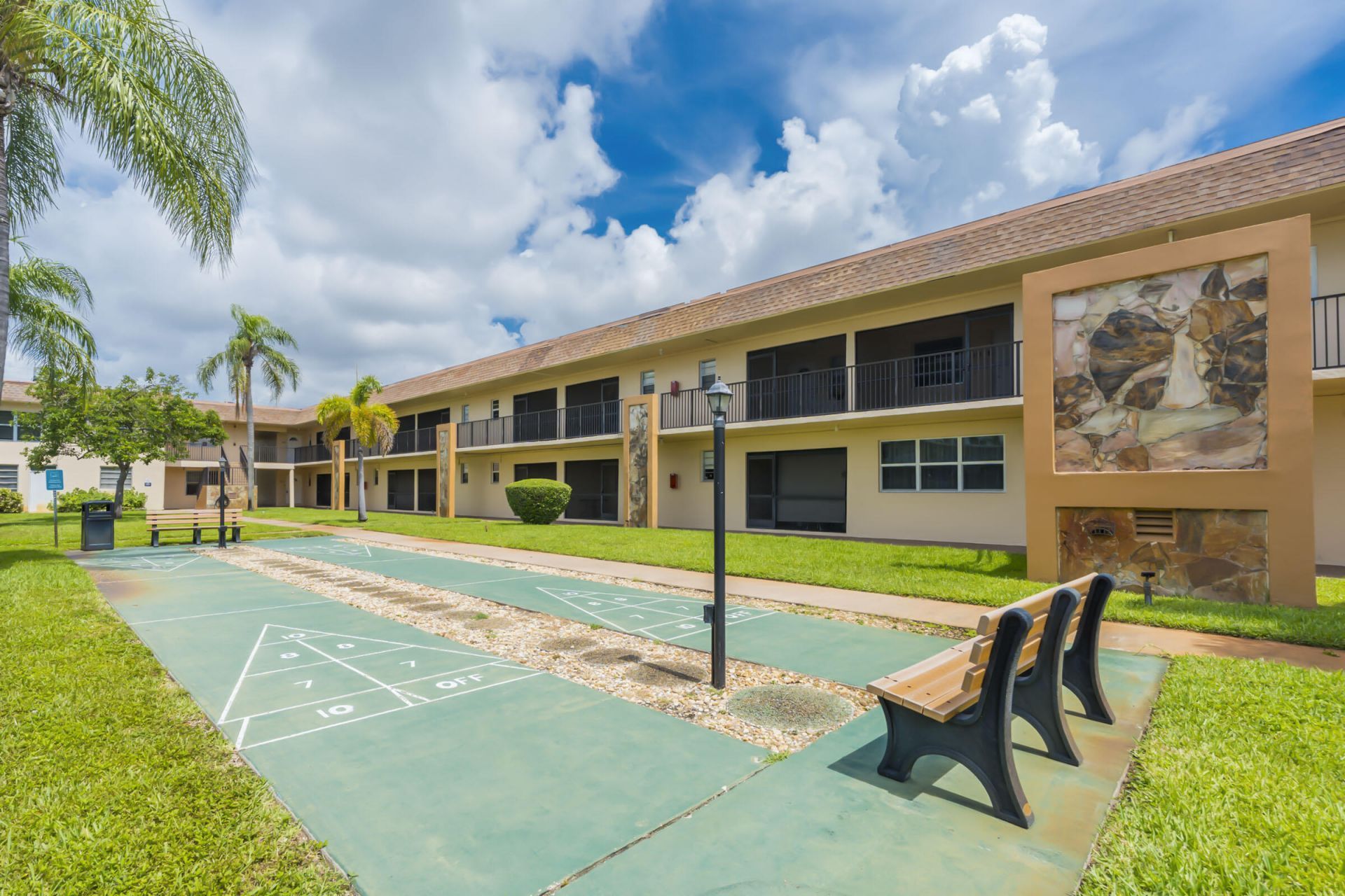 421 NE 1st Street, Unit 204, Hallandale Beach, FL 33009 Photo