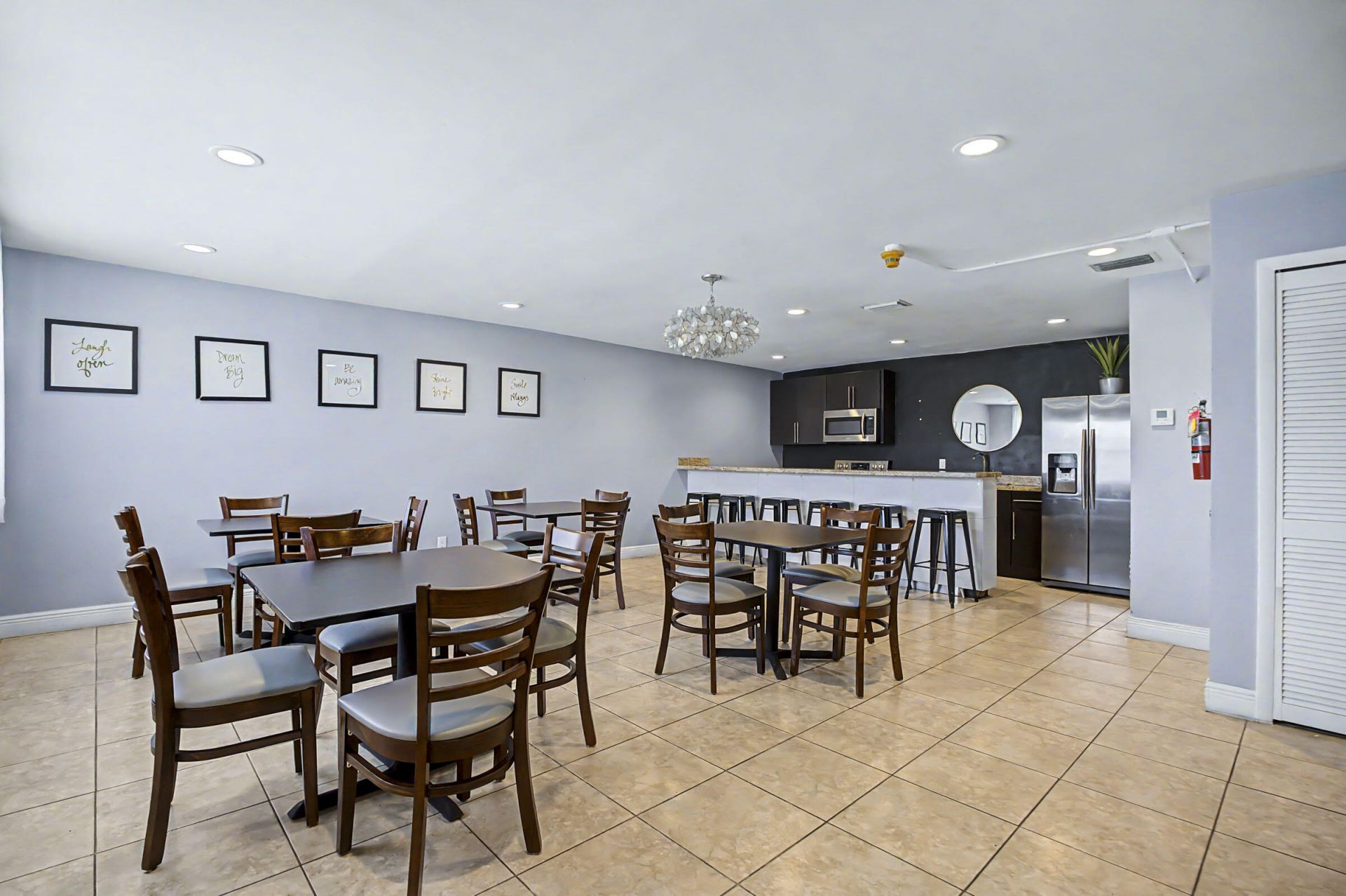 421 NE 1st Street, Unit 204, Hallandale Beach, FL 33009 Photo