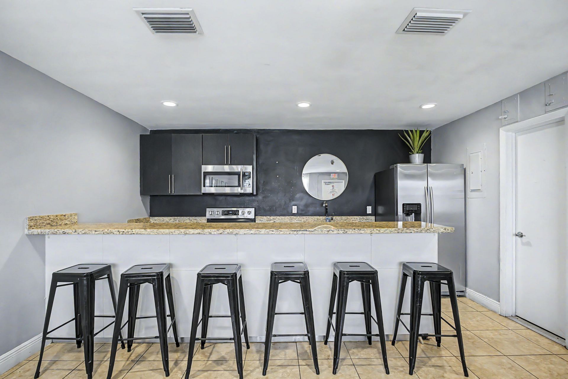 421 NE 1st Street, Unit 204, Hallandale Beach, FL 33009 Photo