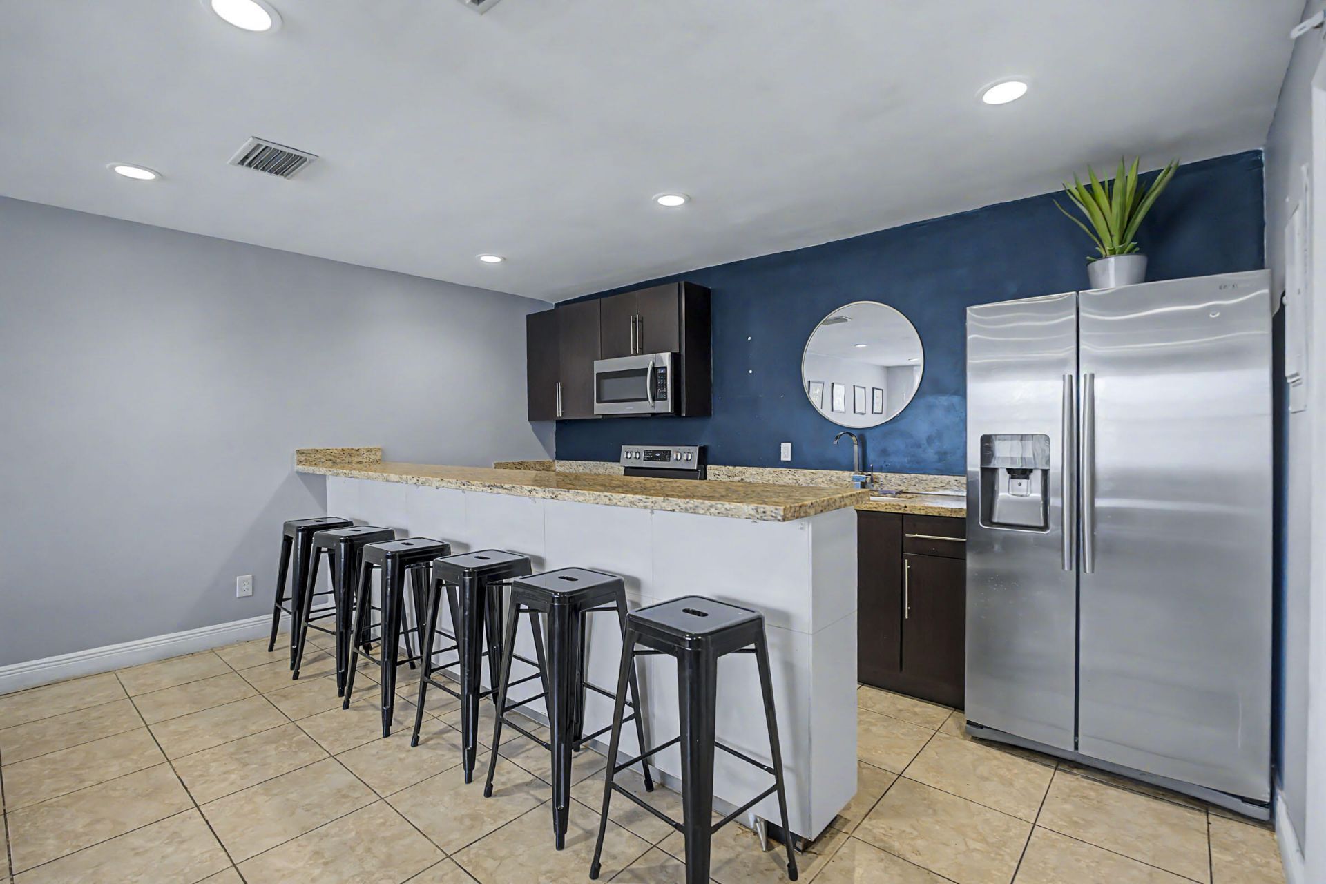 421 NE 1st Street, Unit 204, Hallandale Beach, FL 33009 Photo