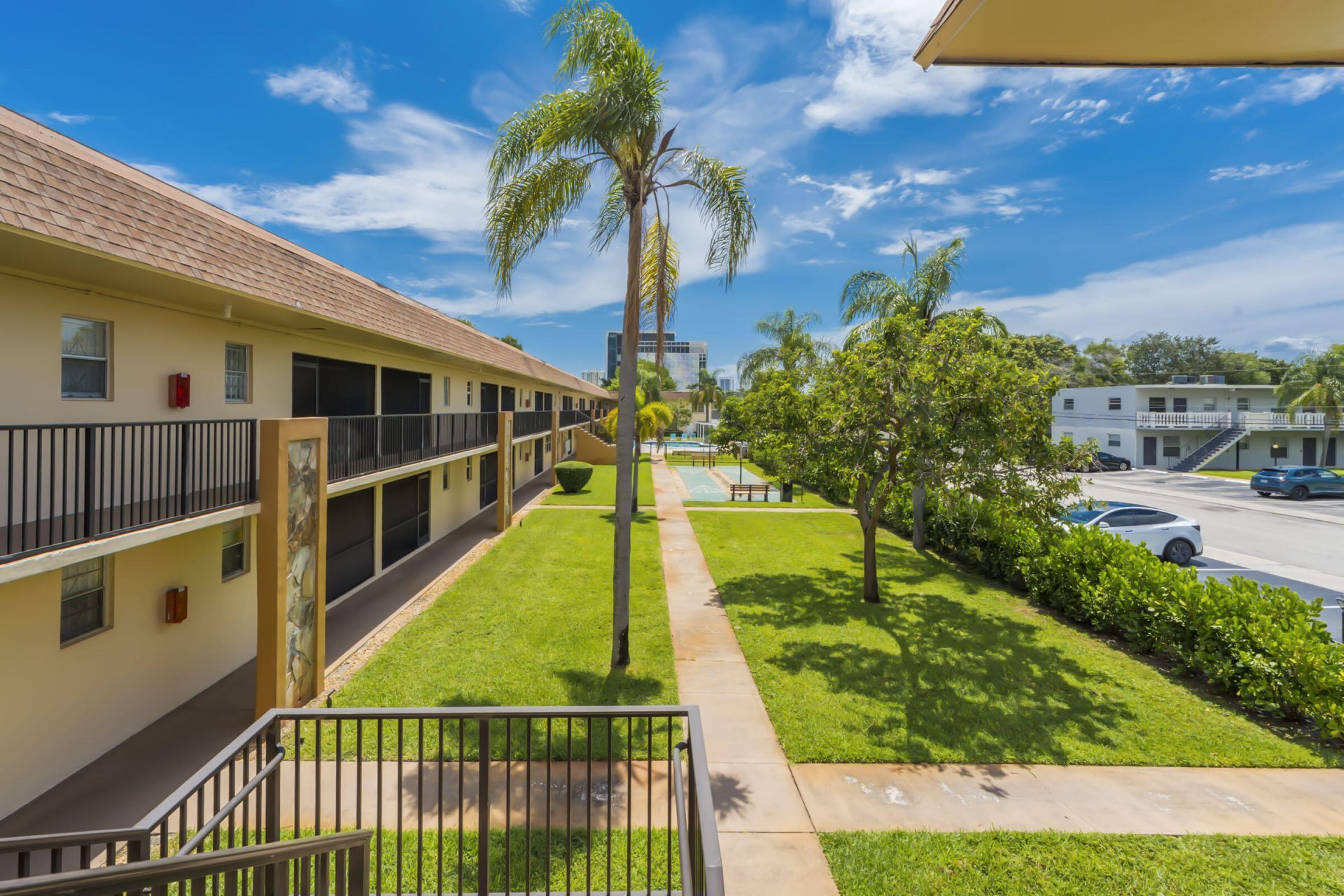 421 NE 1st Street, Unit 204, Hallandale Beach, FL 33009 Photo