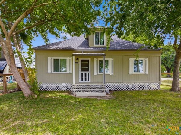 502 W Houston Avenue , Seadrift, TX 77983