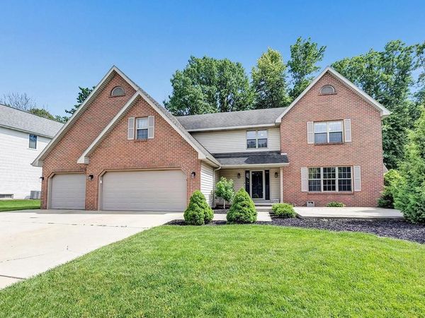 2752 WOODLAND HILLS COURT, Green Bay, WI 54311
