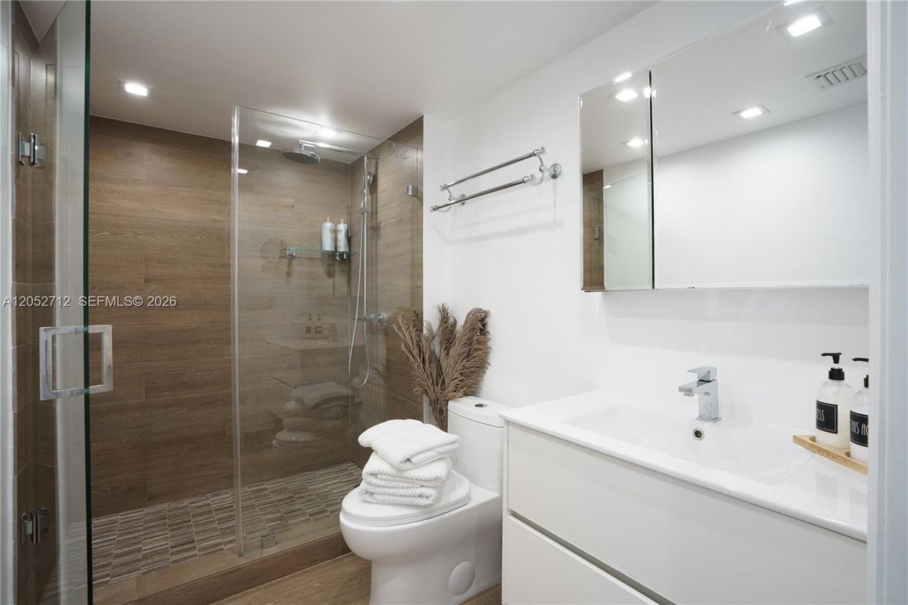 90 Alton Rd , Unit 2306, Miami Beach, FL 33139 Photo