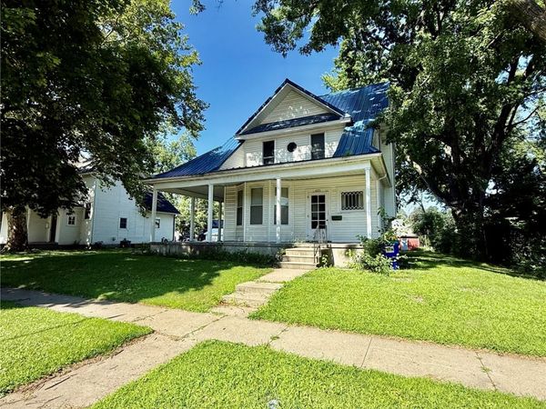 421 4th Avenue S, Washington, IA 52352