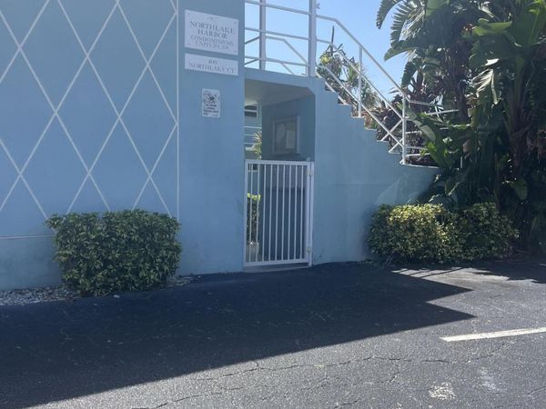 400 Northlake Court, Unit 204, North Palm Beach, FL 33408