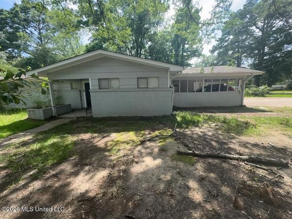 1607 Meadow Forest Drive, Jackson, MS 39212