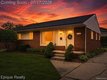 1114 W 13 Mile Road, Royal Oak, MI 48073