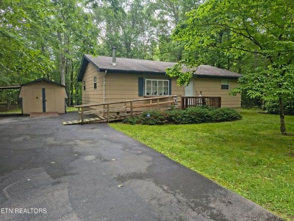 4007 Kato Dr , Crossville, TN 38572