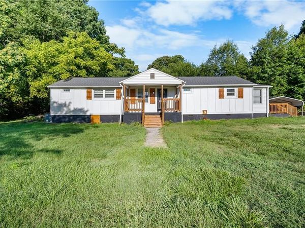 710 Edgewood Avenue , Thomasville, NC 27360