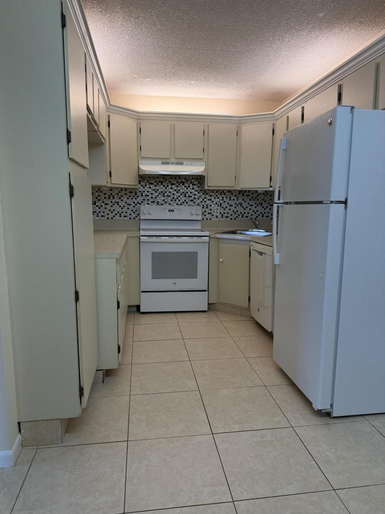 718 Sunny Pine Way, Unit B1, Greenacres, FL 33415 Photo