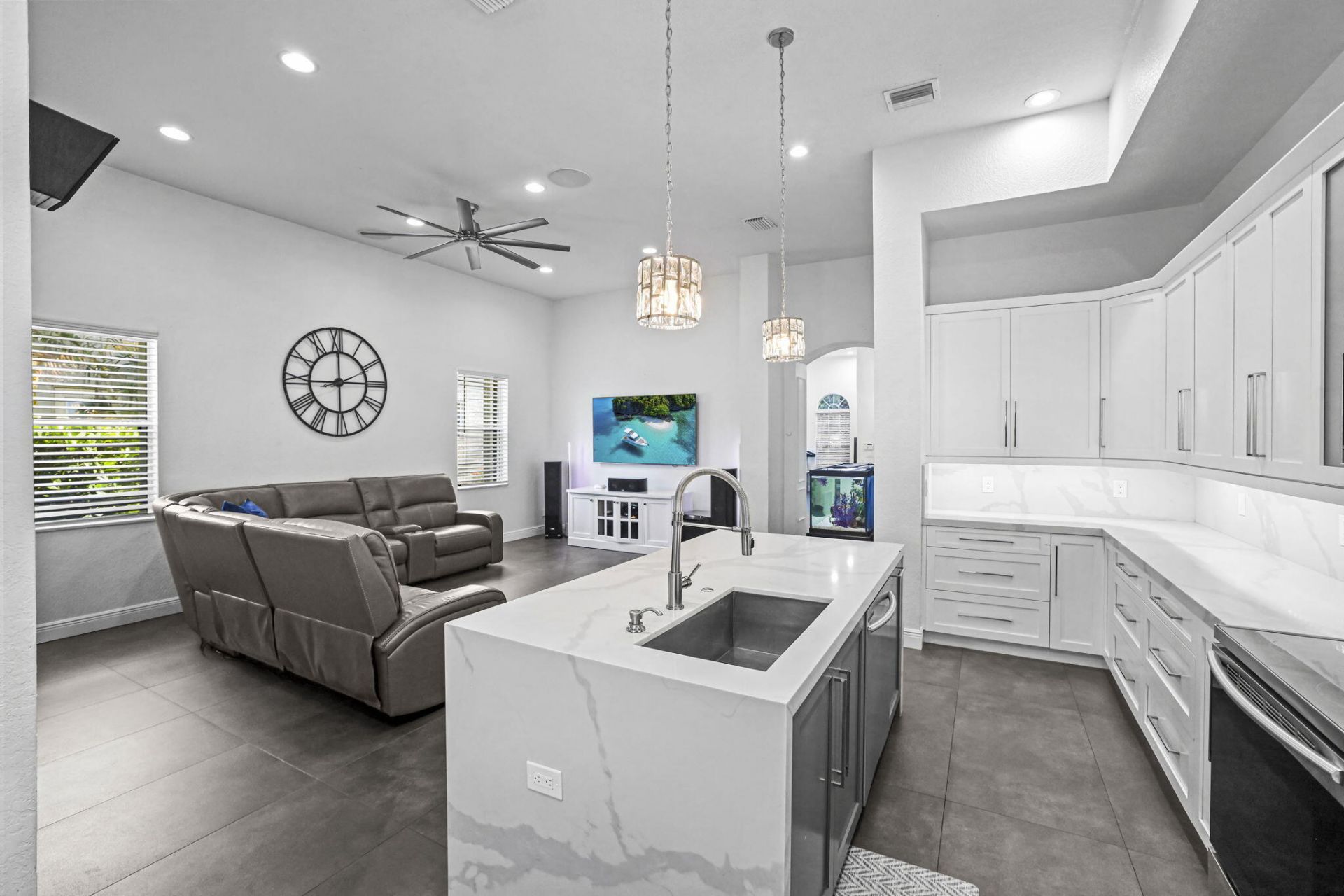455 Cresta Circle, West Palm Beach, FL 33413 Photo