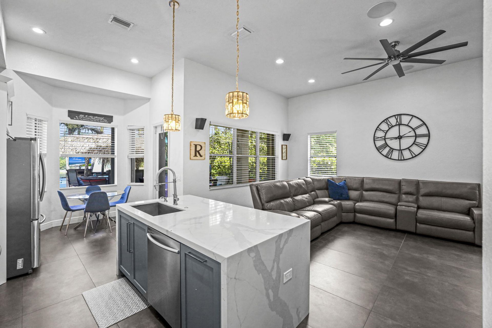 455 Cresta Circle, West Palm Beach, FL 33413 Photo